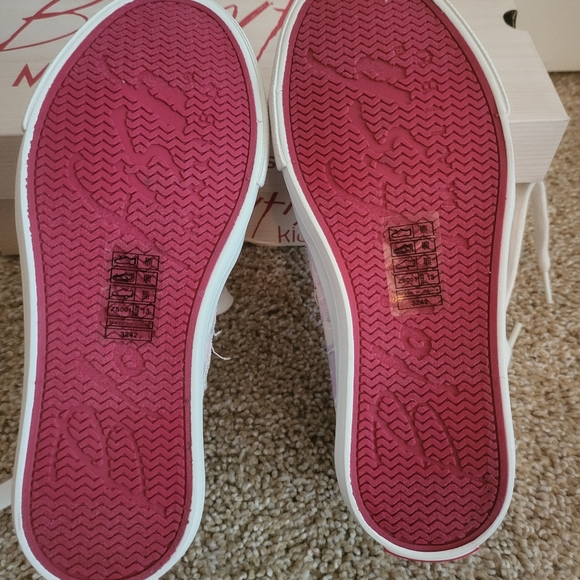 ♥️NWT♥️ MALIBU BLOWFISH GIRLS SNEAKERS - Picture 4 of 10